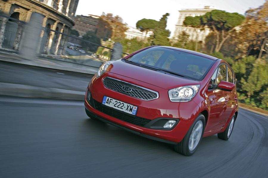  Kia Venga 2010 года  (фото 16 из 199)